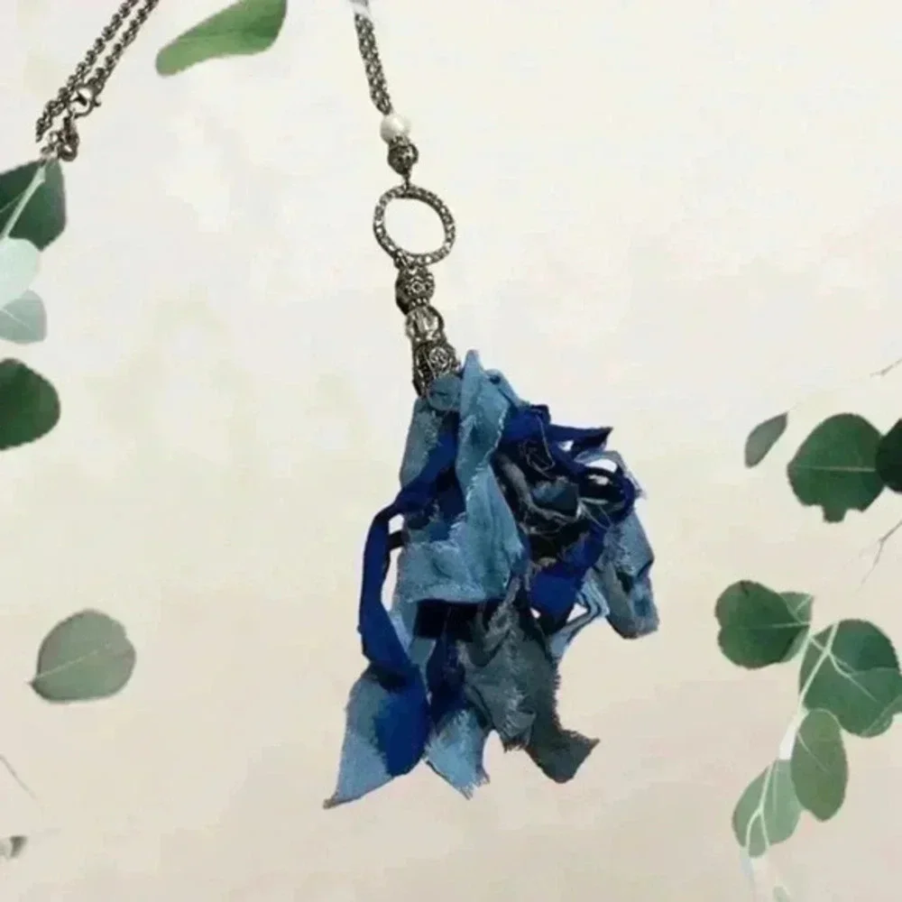 NWOT UNIQUE BLUE FABRIC TASSLE STATEMENT NECKLACE